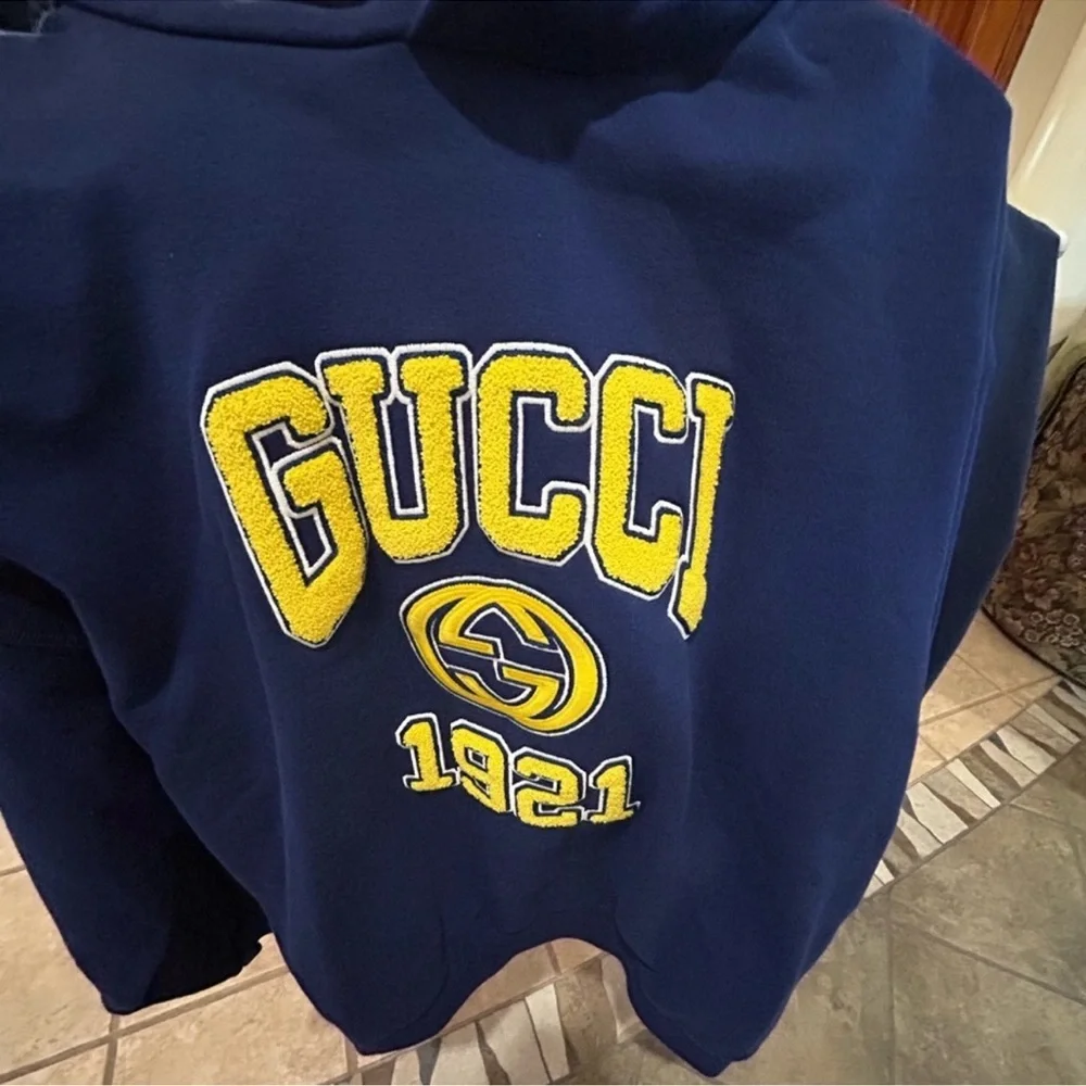 Men’s Gucci jersey, cotton logo, embroidered hoodie, size large made Italy NWT